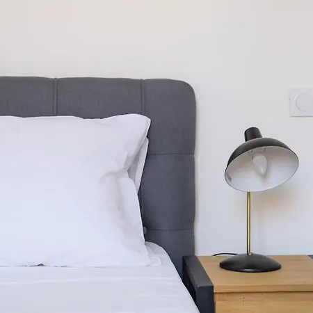 Apartment Le Haussman 4 Places - Louis Pradel - Netflix