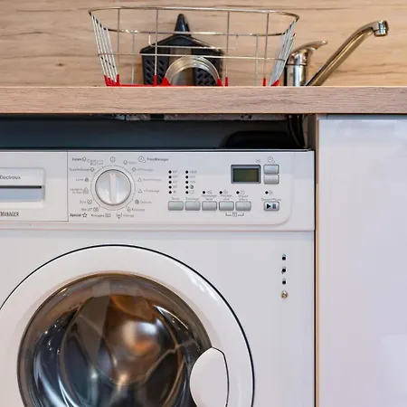 Le Haussman 4 Places - Louis Pradel - Netflix * ליון