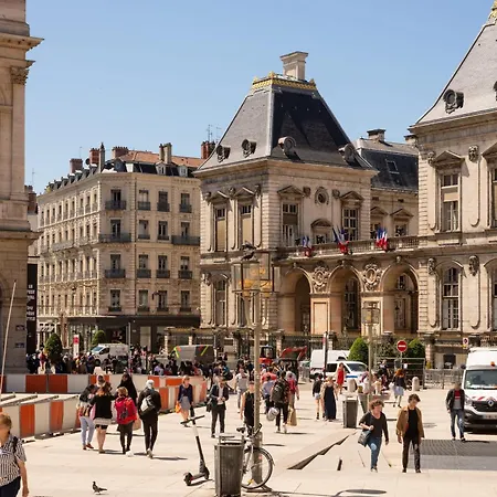 Le Haussman 4 Places - Louis Pradel - Netflix Apartment *