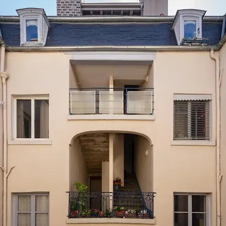 Apartamento Le Haussman 4 Places - Louis Pradel - Netflix