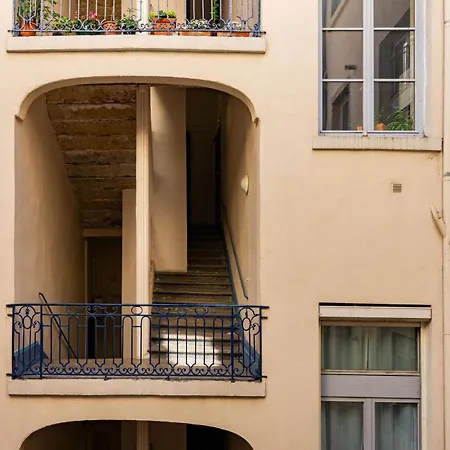 Le Haussman 4 Places - Louis Pradel - Netflix Apartment