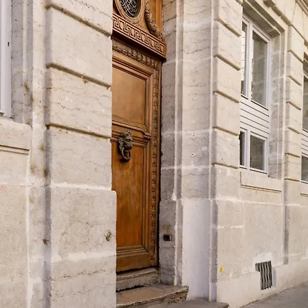Apartment Le Haussman 4 Places - Louis Pradel - Netflix Lyon
